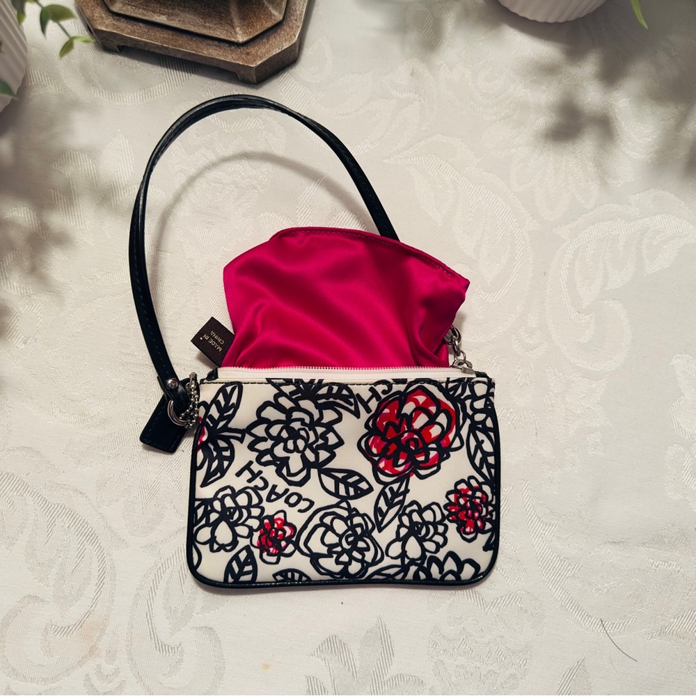 NWOT Coach Y2K Poppy Graffiti Floral Wristlet - Picture 3 of 4